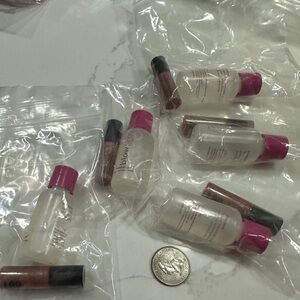 5 sets of Blowpro Weather Girl Anti-Frizz
Serum and LOC Luminous Lip Shine